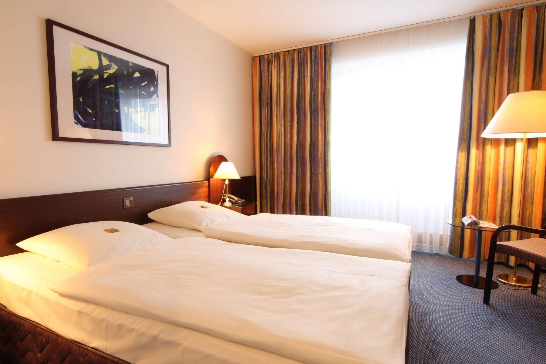 รามาดา บาย วินด์แฮม เฟลนส์บวร์ค Hotel เฟลนส์บวร์ก ภายนอก รูปภาพ