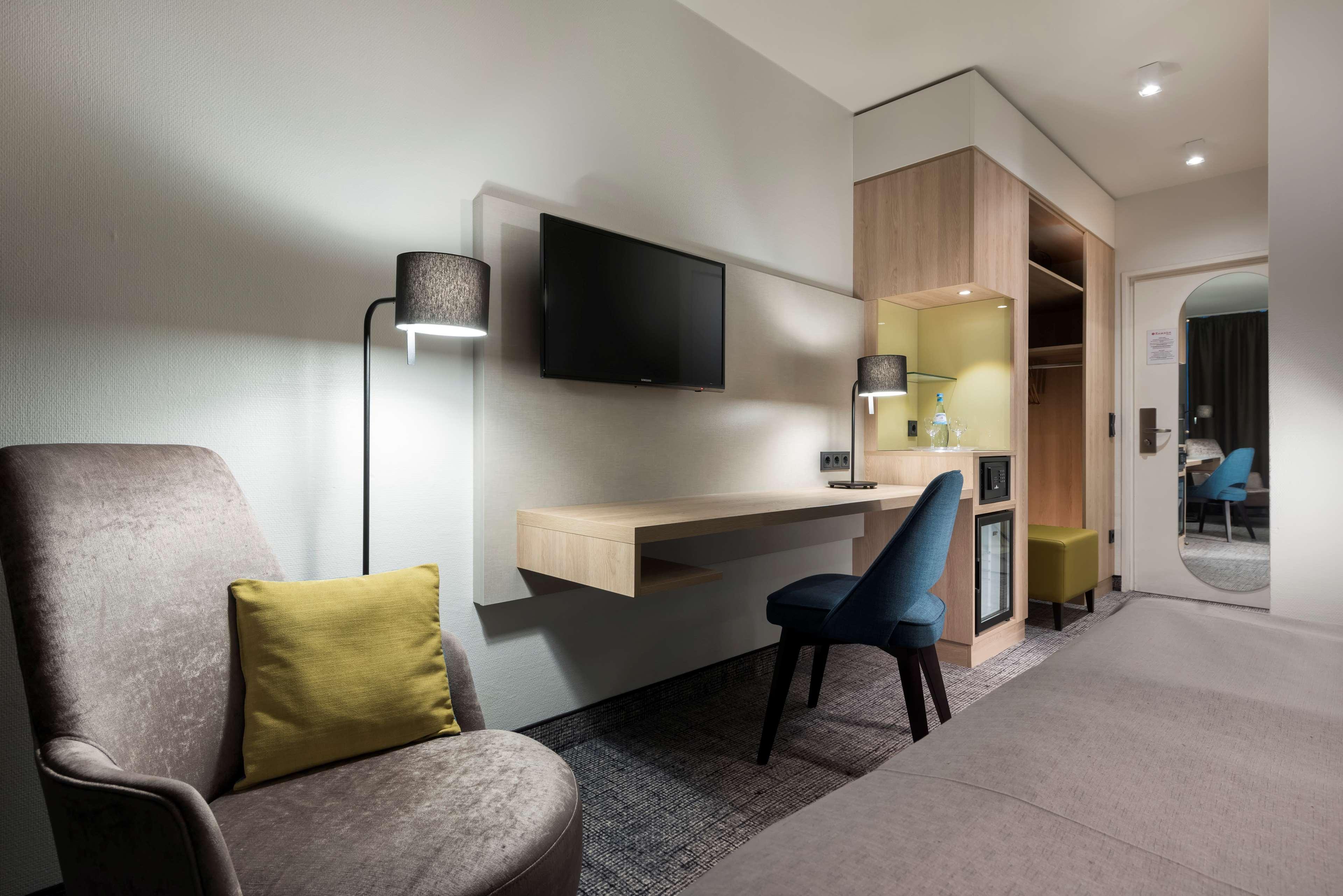รามาดา บาย วินด์แฮม เฟลนส์บวร์ค Hotel เฟลนส์บวร์ก ภายนอก รูปภาพ
